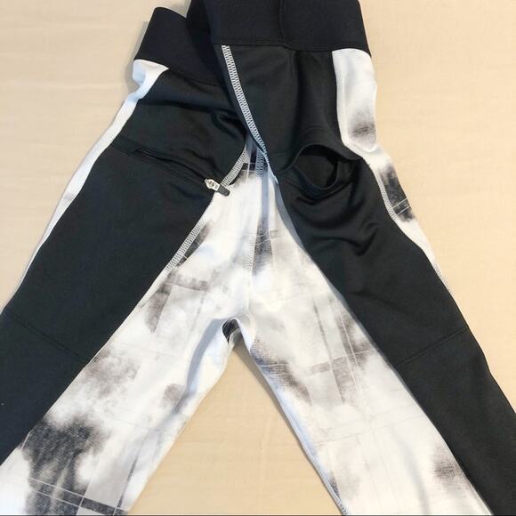 Rebecca Minkoff Black and White Workout Leggings Size Medium - Picture 7 of 8